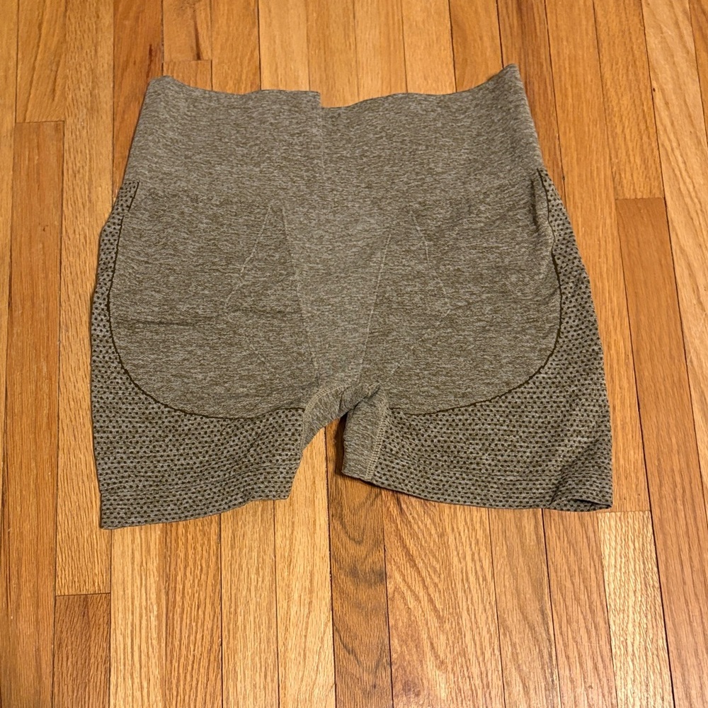 Women’s Green Seamless High-Waist Active Shorts